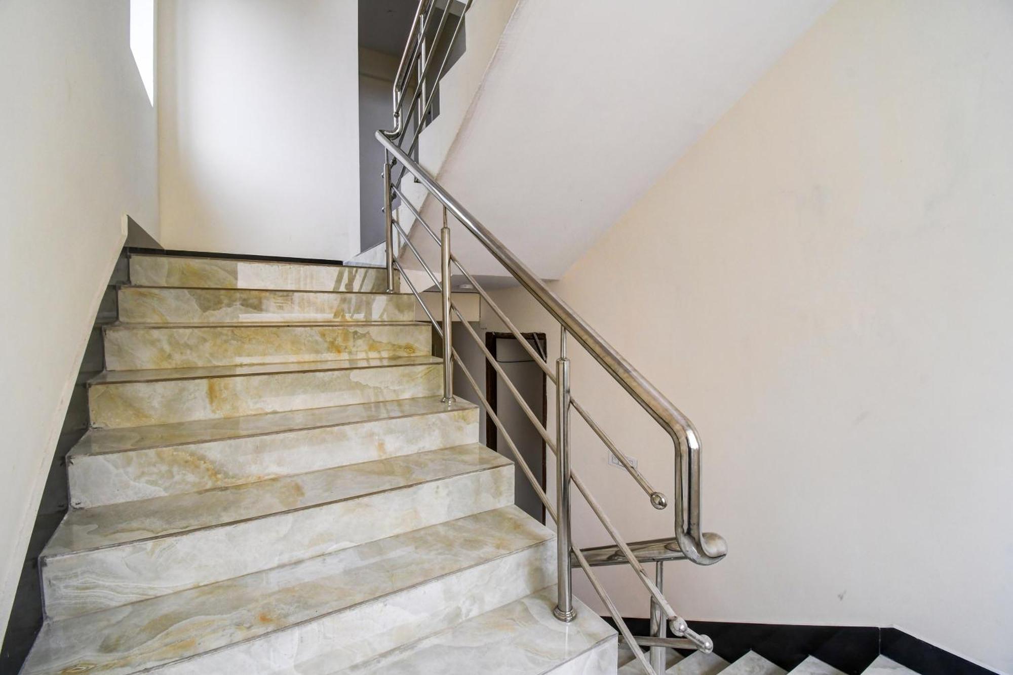 Hotel O Atithya Inn Колката Екстериор снимка